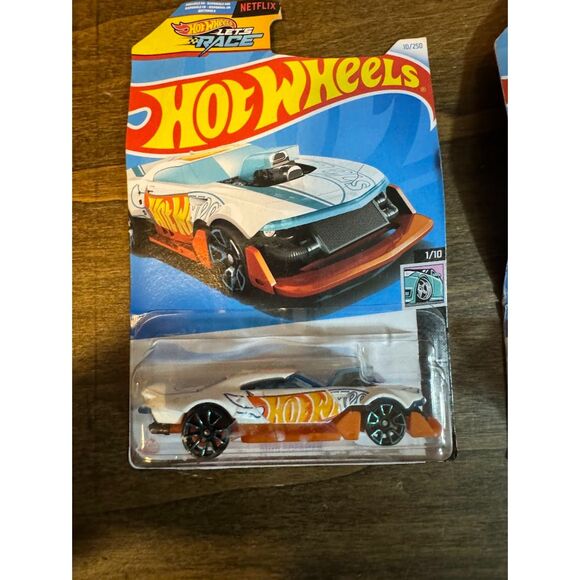 Hot Wheels Other - Hot Wheels Matchbox Cars (2) White Mod Speeder Surf Duty HW Rescue